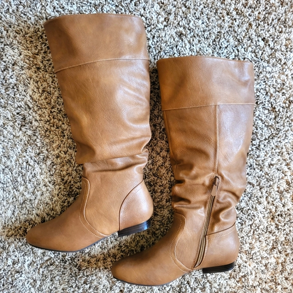 Knee-high boots in cognac with wide calf NWOT